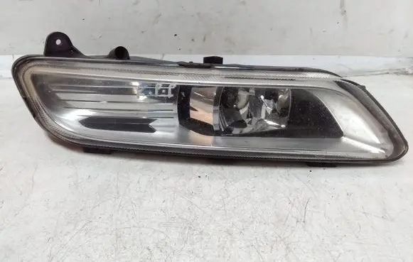 Volkswagen PASSAT B7 Front fog light 176623