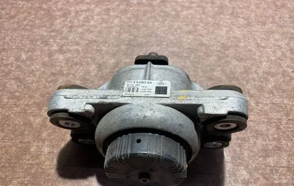 Land Rover Range Rover Sport L494 Engine mount bracket FPLA6A003