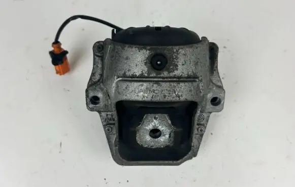 Audi Q5 SQ5 Engine mount bracket 8R0199381