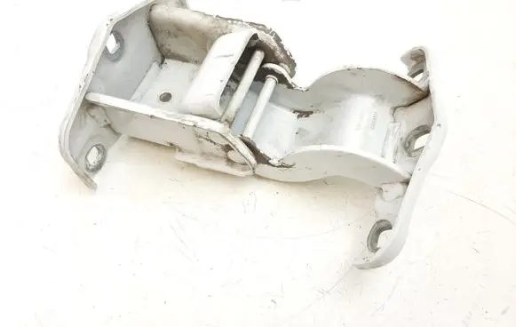 Opel Vivaro Loading door lower hinge 904108626R