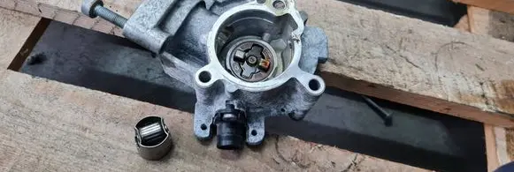 Audi Q3 F3 Vacuum pump 06L145100L