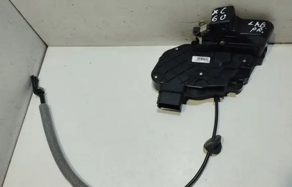 Volvo XC60 Front door lock 30799303 924000400