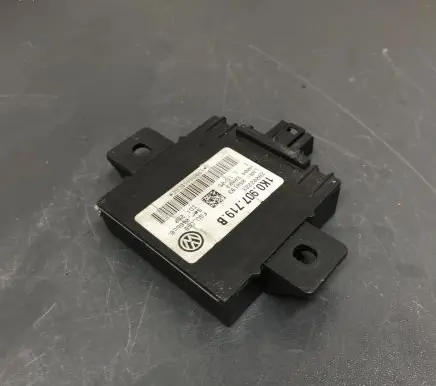 Volkswagen Golf V Alarm control unit/module 28002223