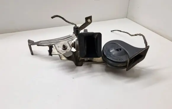 BMW 5 E60 E61 Horn signal 6935709
