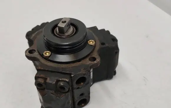 Mercedes-Benz A W168 Fuel injection high pressure pump 0445010015 A6680700301 6680700301