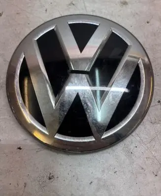 Volkswagen Jetta VI Manufacturer badge logo/emblem 3G0853601A