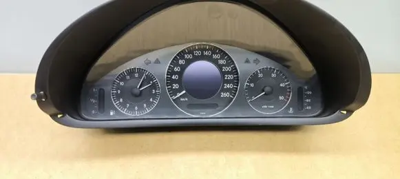 Speedometer (instrument cluster)