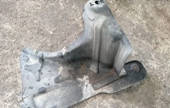 Volkswagen Up Engine splash shield/under tray 1S0825250S