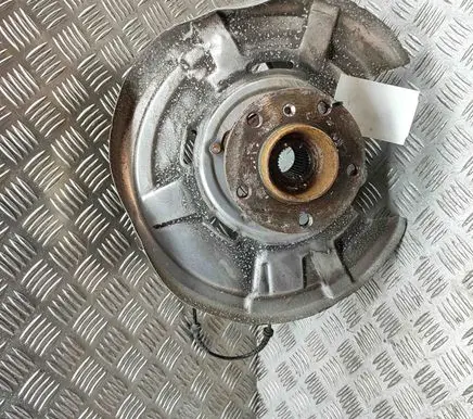 BMW 6 F12 F13 Rear wheel hub 6852894
