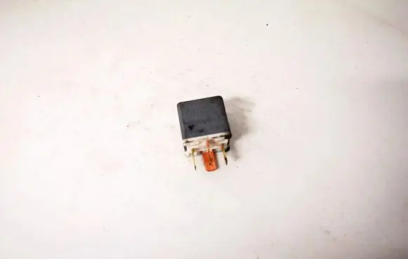 Volkswagen PASSAT B5 Other relay 141951253b