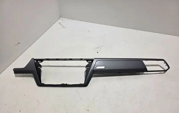 Volkswagen Touran III Radio/GPS head unit trim 5TB858416E