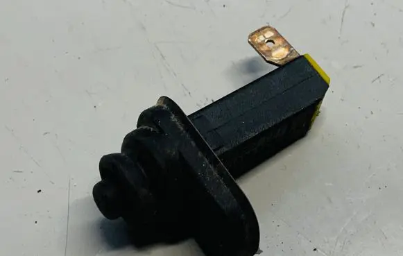 Audi A4 S4 B5 8D Front door sensor 8D0947561