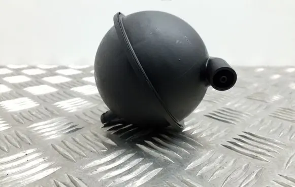 Vacuum air tank