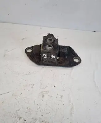 Volvo XC90 Engine mount bracket 30748811