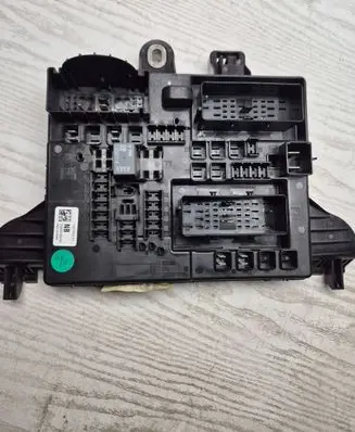 Opel Insignia A Fuse module 13277318 59LS8G