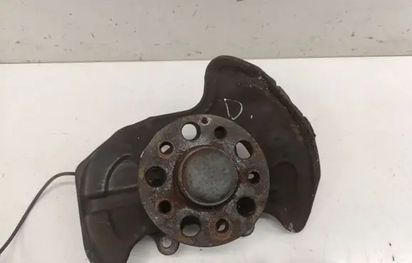 Mercedes-Benz E C207 W207 Front wheel hub