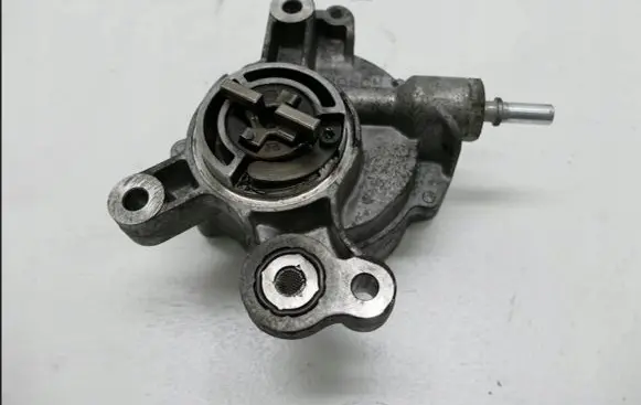 Citroen C4 Grand Picasso Vacuum pump D1651C12709P