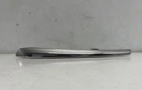 Opel Vivaro Front bumper upper radiator grill 9833128377