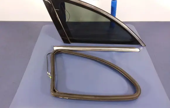 Mercedes-Benz R W251 Rear side window