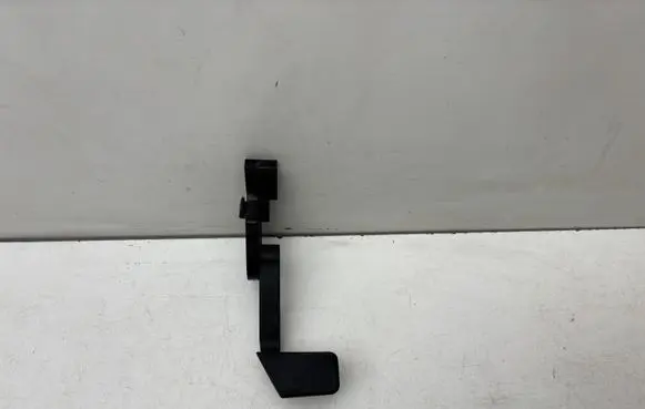 Engine bonnet (hood) release handle