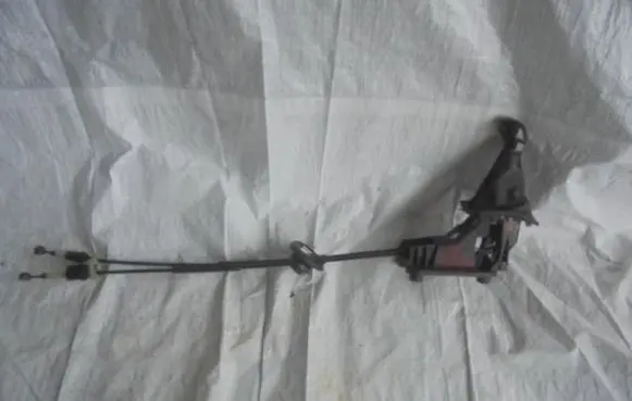 Peugeot 208 I Gear shift cable linkage 