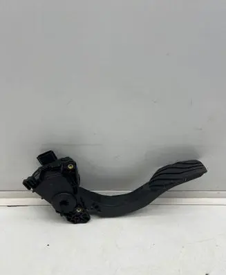 Renault Captur II Accelerator throttle pedal 180100879R 03102024 6PV01290205