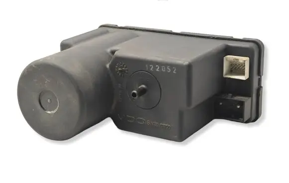 Audi A4 S4 B5 8D Central locking vacuum pump 4A0862257A