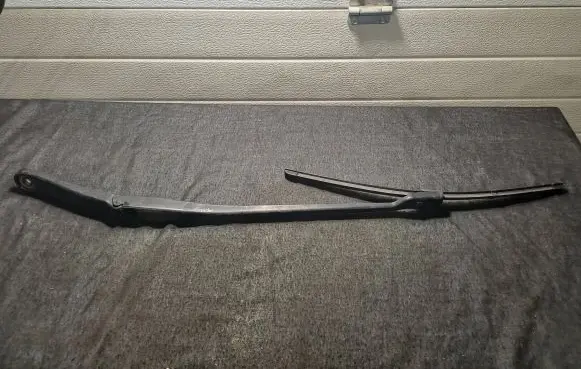 BMW 5 G30 G31 Front wiper blade arm 15272310