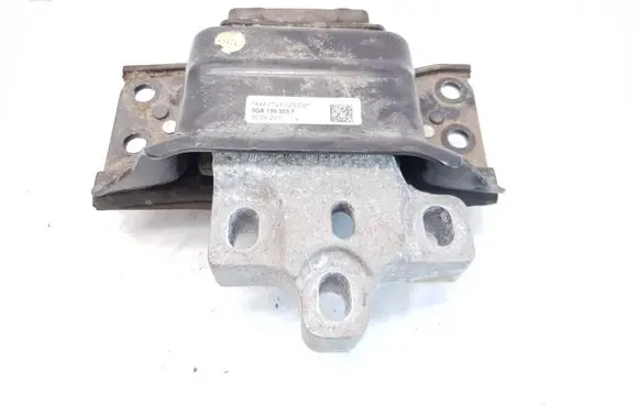 Volkswagen Tiguan Engine mount bracket 5QA199555F