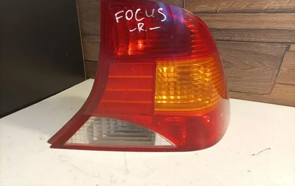 Ford Focus Rear/tail lights XS4113404BH