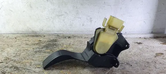 Ford Focus Accelerator throttle pedal 2M519F836AD