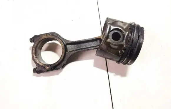 Ford Focus Piston with connecting rod