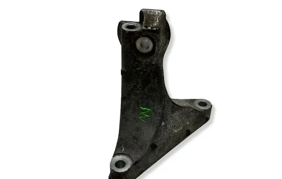 Subaru Outback (BS) Engine mounting bracket 