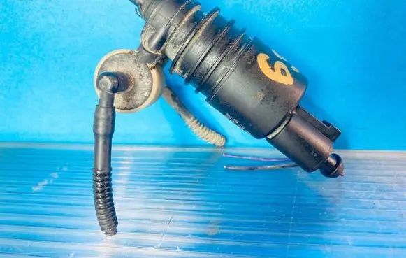 Audi A4 S4 B7 8E 8H Windscreen/windshield washer pump 1T0955651A