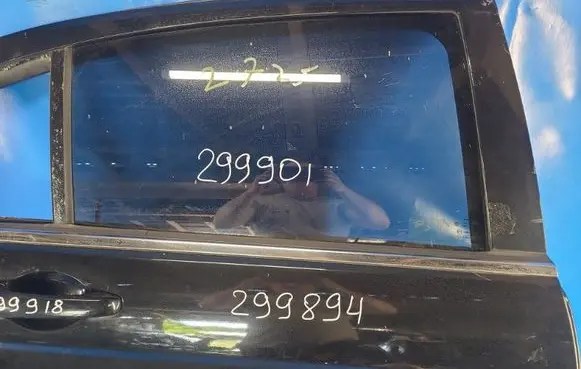 Chrysler 200 Front windscreen/windshield window 5074574AB