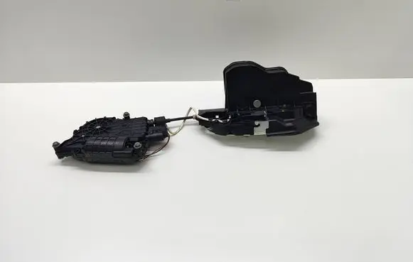 BMW 5 F10 F11 Rear door soft close latching motor 41533104 4153310400 7154515