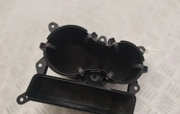 Cup holder front