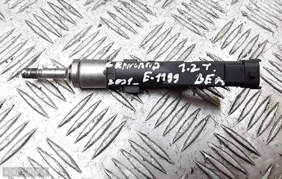 Opel Grandland X Fuel injector 9822715980