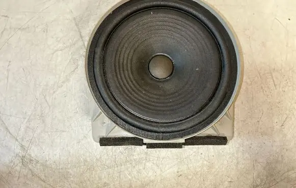 Honda CR-V Front door speaker F1687A