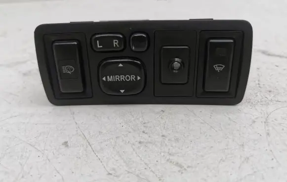 Toyota Avensis T250 Wing mirror switch