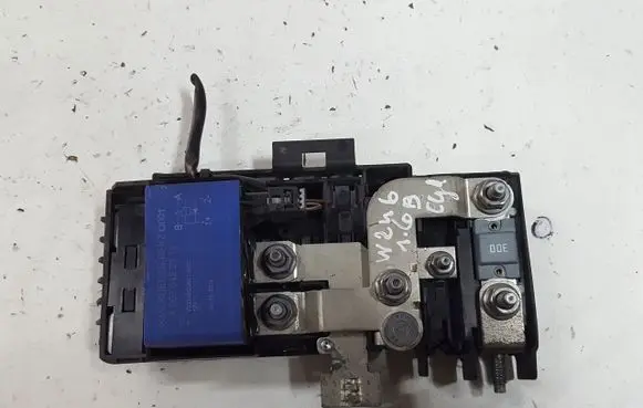 Mercedes-Benz B W246 W242 Fuse module A0035422319