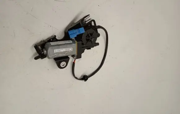 Mercedes-Benz C W205 Seat belt adjustment motor A2058600182