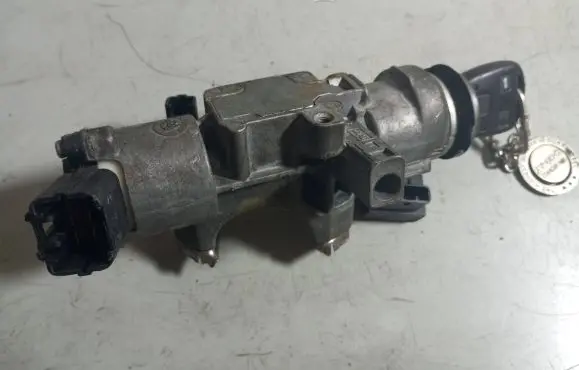 Toyota Avensis T250 Ignition lock 450200504