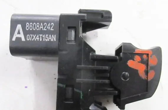 Mitsubishi Space Star Electric window control switch 8608A242 07X4T15AN