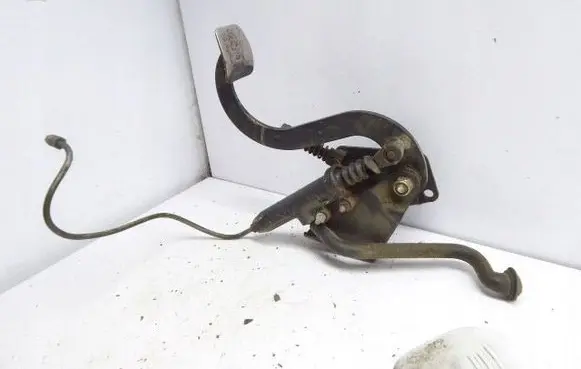 Mercedes-Benz 100 W631 Clutch pedal 0012956806
