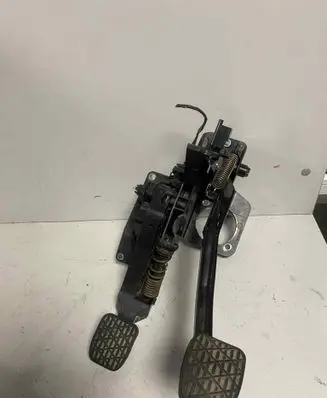Mercedes-Benz A W169 Pedal assembly A1692900901 4010047A 4198759