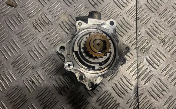 Nissan X-Trail T30 Vacuum pump a02602