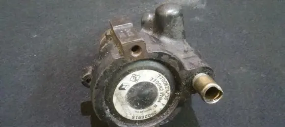 Renault Laguna I Power steering pump 7700823735