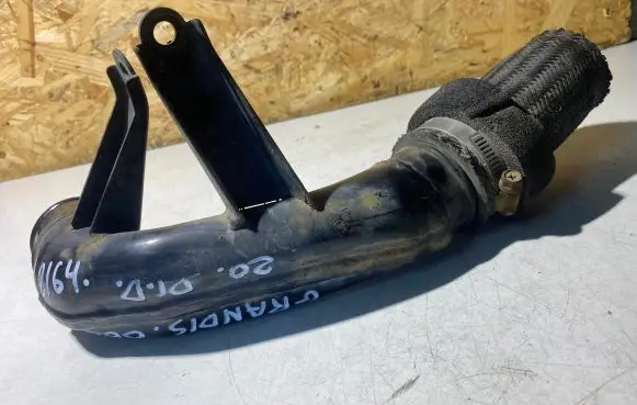 Mitsubishi Grandis Air intake hose/pipe