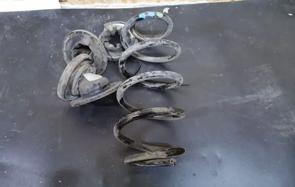 Mercedes-Benz GLA W156 Rear coil spring